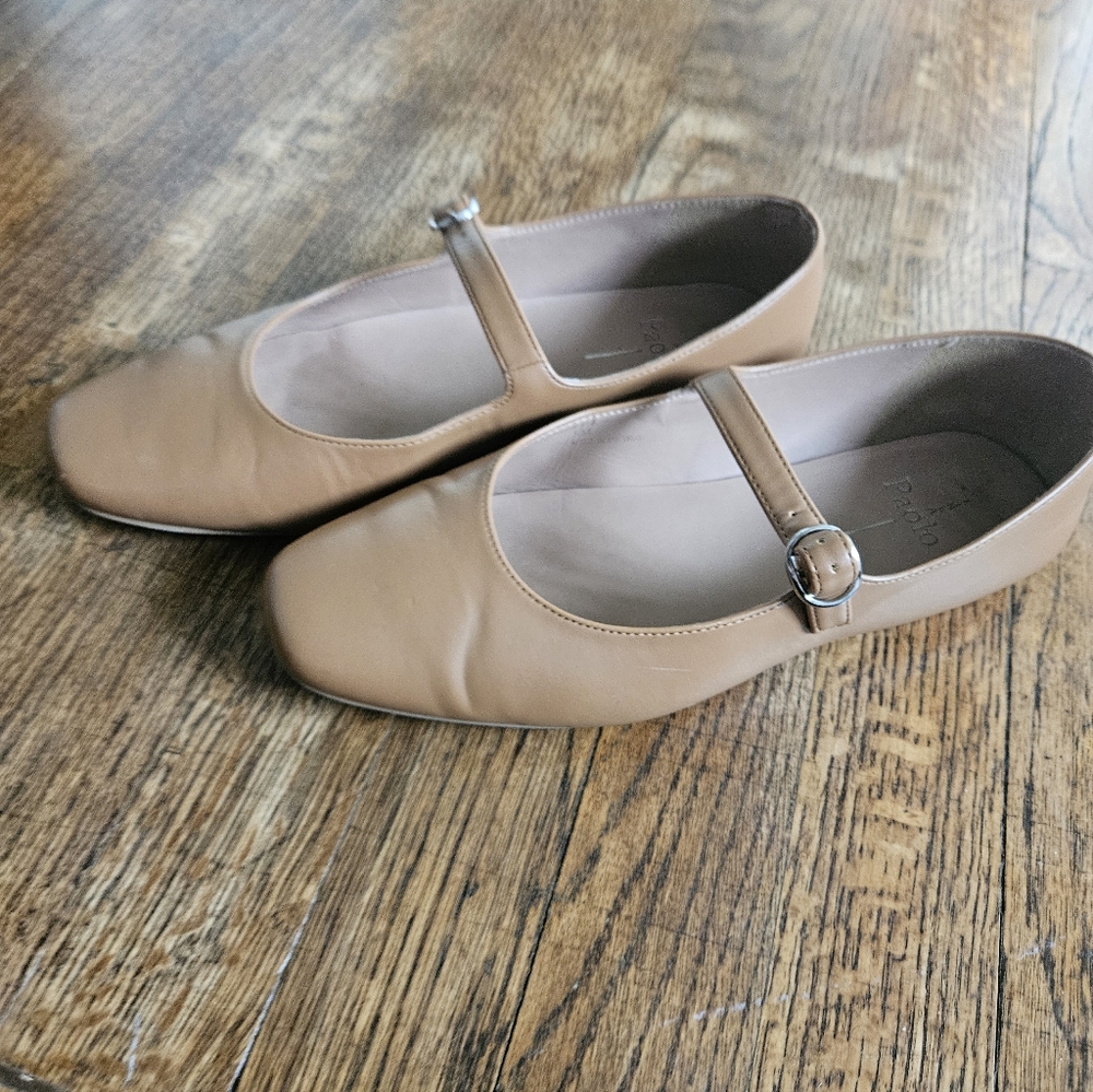 Linea Paolo Women's Mary Jane Flats - Picture 3 of 8